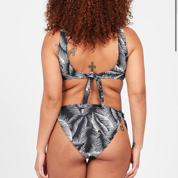 NWT- Volcom- “Stay or leaf” the side tie- bikini full coverage bottoms - Picture 3 of 11